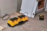 ladowarka-xr-8-0a-4-18v-marka-dewalt-certyfikat-ce