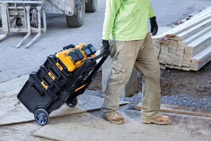 ladowarka-xr-8-0a-4-18v-marka-dewalt