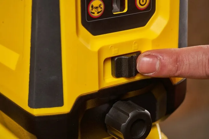 laser-rotacyjny-samopoziomujacy-czerwony-rodzaj-rotacyjny-zawiera-baterie-tak