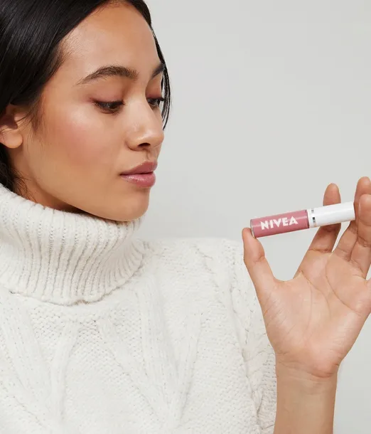 nivea-rose-pielegnujacy-olejek-do-ust-marka-nivea