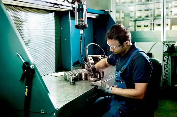 szlifierka-prosta-ge-710-plus-marka-metabo