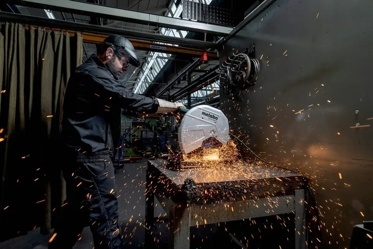 przecinarka-do-metalu-cs-24-355-s-marka-metabo-zasilanie-sieciowe
