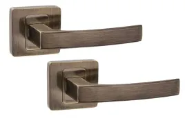 kuchinox-klamka-aria-patyna-na-rozecie-kwadratowej-ka2-400a