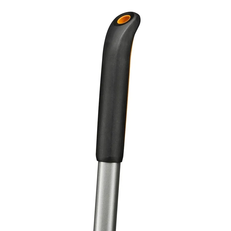 grabie-metalowe-do-lisci-ergonomic-prosty-trzonek-marka-fiskars