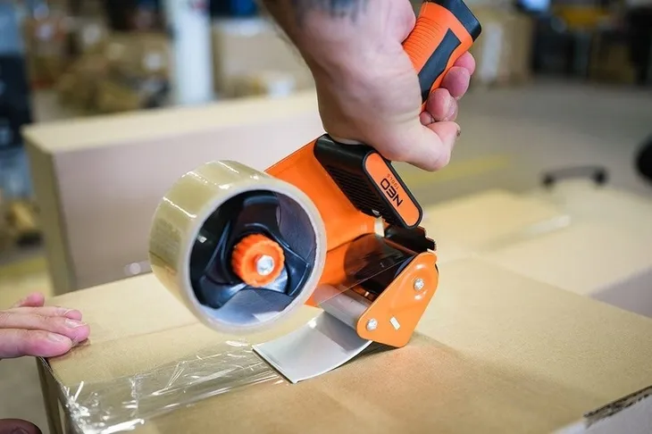 dyspenser-do-tasmy-50mm-przeznaczenie-do-tasmy-marka-neo-tools