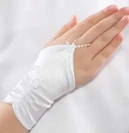 rekawiczki-komunijne-na-jeden-palec-krotkie-rekawiczki-komunijne-z-perelka