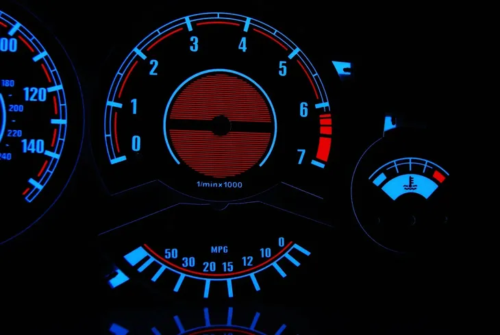 tarcze-licznika-indiglo-do-bmw-e30-moman-stan-nowy-producent-moman