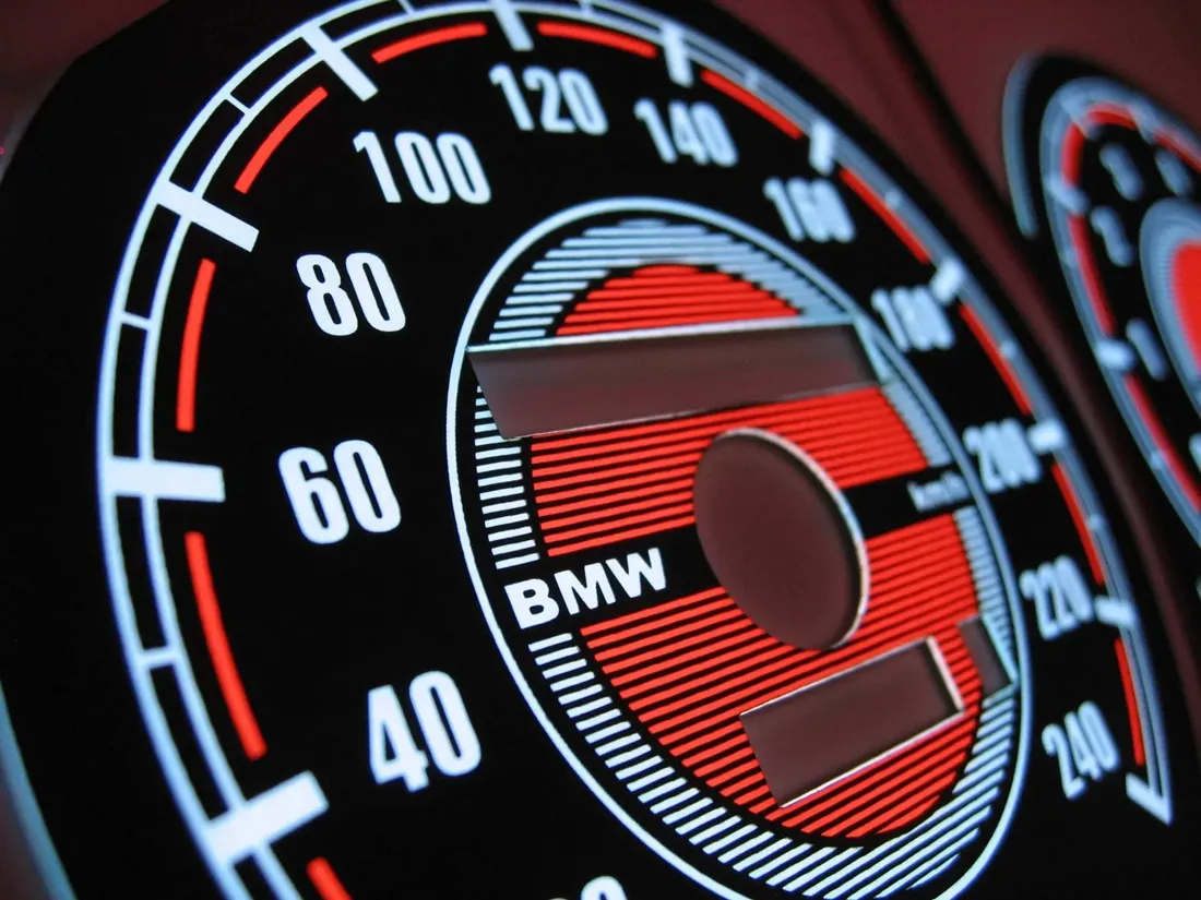 tarcze-licznika-indiglo-do-bmw-e30-moman-stan-nowy