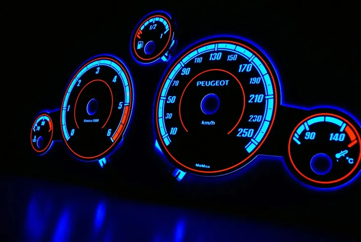 tarcze-indiglo-do-licznika-peugot-407-producent-moman-stan-nowy