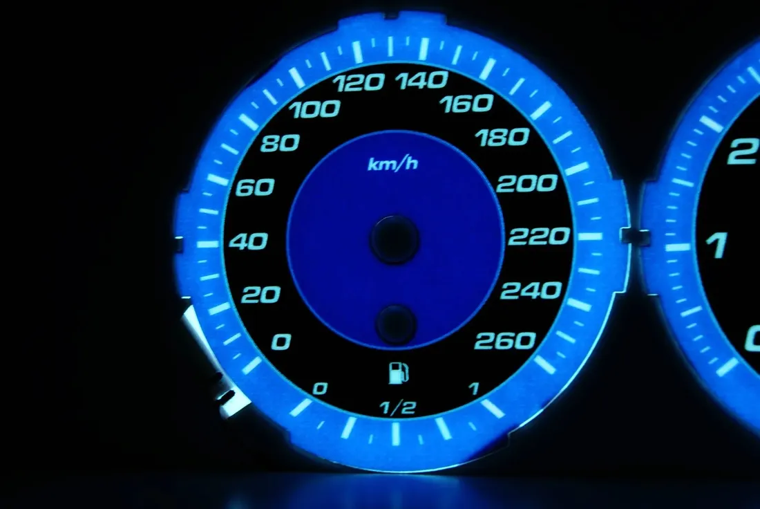bmw-e90-e92-e93-moman-tarcze-licznika-indiglo-wz-2