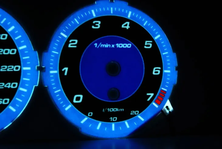 bmw-e90-e92-e93-moman-tarcze-licznika-indiglo-wz-2-producent-moman