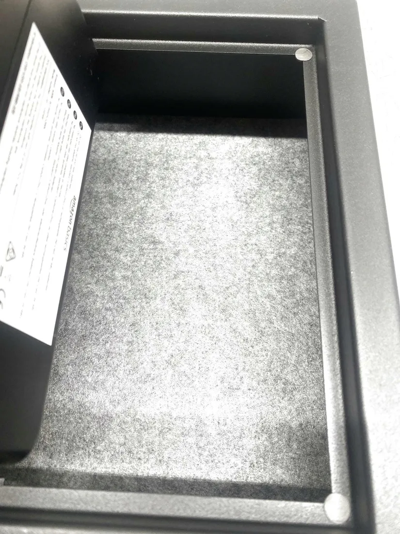 sejf-do-szuflady-amazon-basics-ds-110sam-czarny