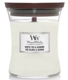 white-teak-woodwick-srednia-swieca