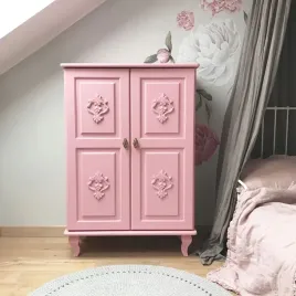 drewniana-komoda-dla-dzieci-charlotte-brudny-roz