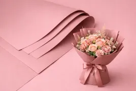 folia-kwiatowa-satynowa-florystyczna-rozowa-20-arkuszy-58x58cm