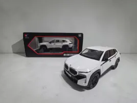 realistyczny-model-samochodu-bmw-xm-bialy-1-24