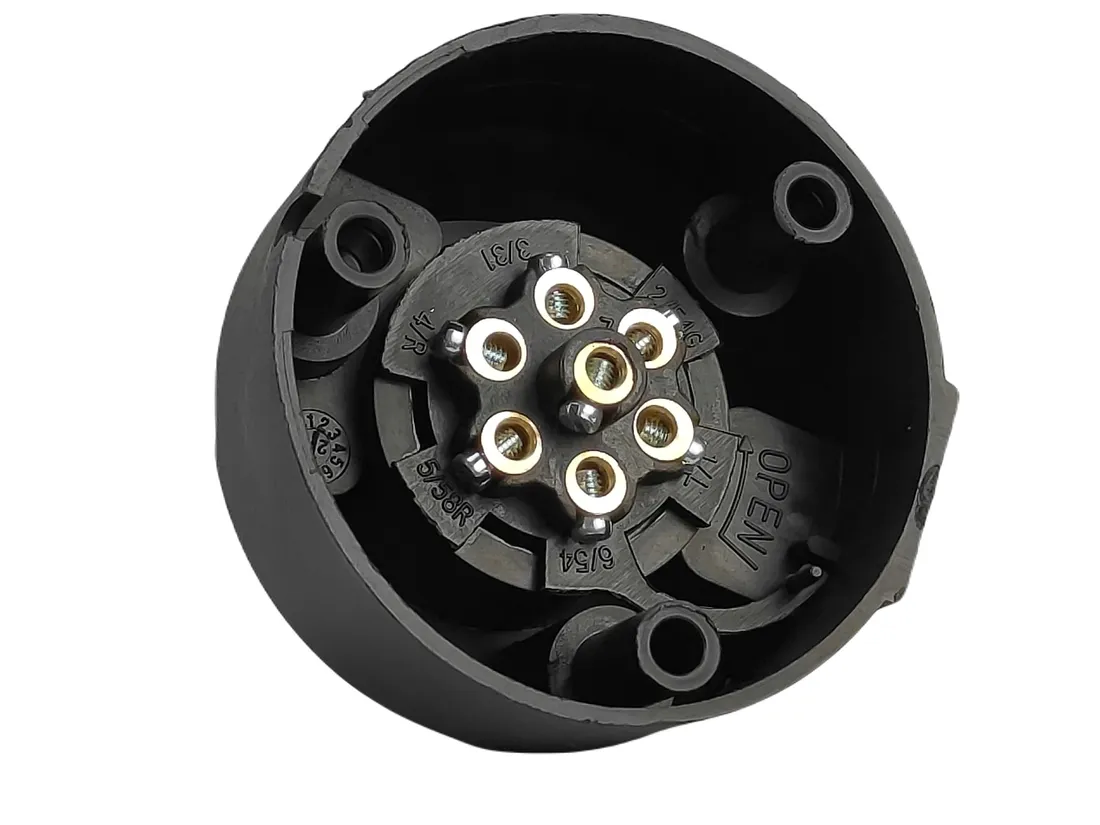 gniazdo-pradowe-przyczepa-7-pin