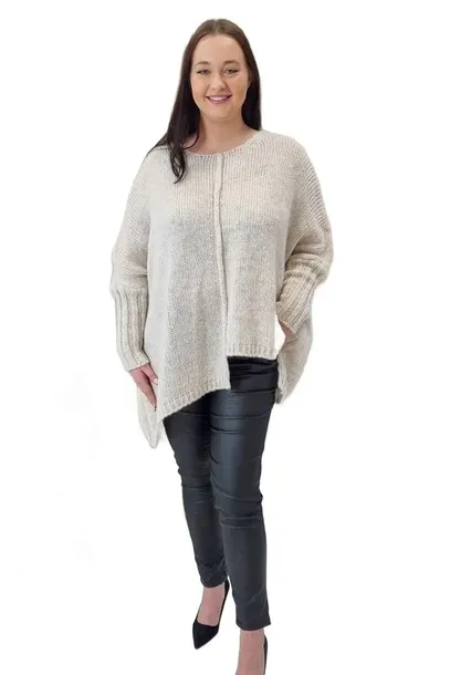 asymetryczny-sweter-oversize-bezowy-uni-fason-inny