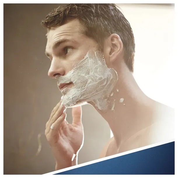 gillette-classic-regular-pianka-do-golenia-200-ml-model-t2