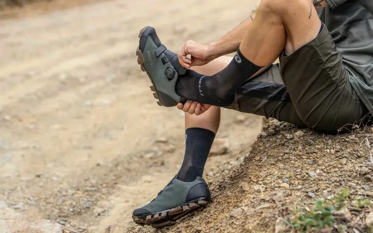 rogelli-mtb-r-400x-buty-rowerowe-odcien-zielen-wojskowa