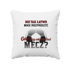 nie-tak-latwo-mnie-rozproszyc-ooo-czy-wlasnie-leci-mecz-poduszka-kibica