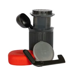 kompaktowy-podrozny-zestaw-do-parzenia-kawy-aeropress-go