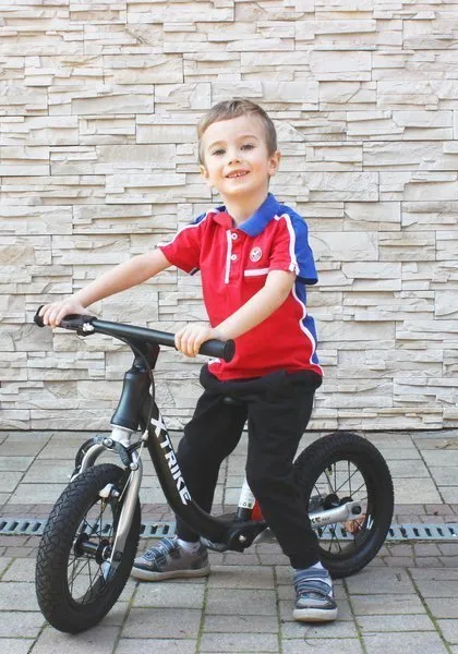 rowerek-biegowy-xtrike-race-stan-nowy-wiek-dziecka-18-m