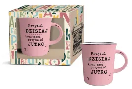 kubek-retro-rozowy-przytul-dzisiaj-kogo-masz-przytulic-jutro