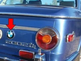 bmw-e10-emblemat-tyl-tylny-66-73