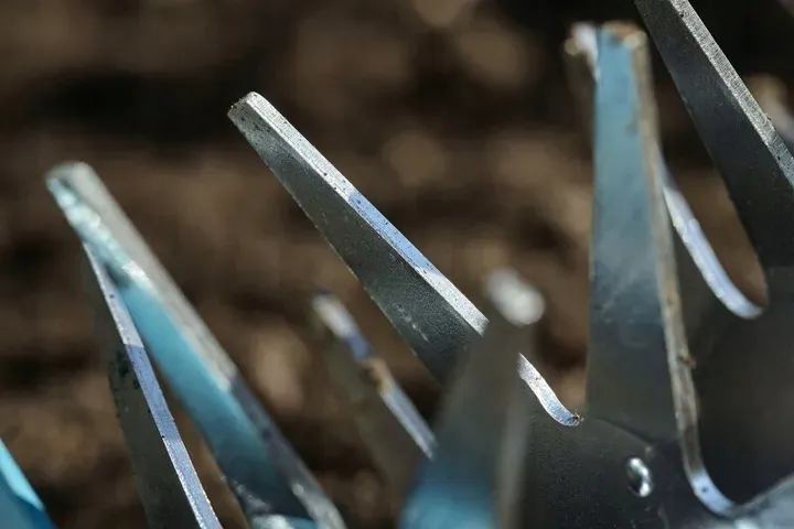 kultywator-gwiazdowy-gardena-combisystem-spulchnia-material-glowicy-metal