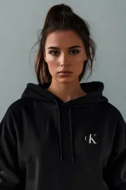 bluza-damska-calvin-klein-jeans-ck-czarna-z-kapturem-z-nadrukiem-z-logo-l