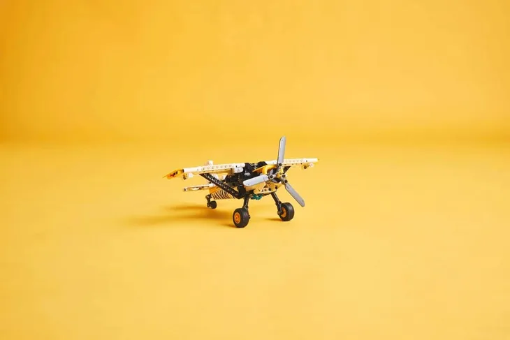 lego-technic-42198-samolot-transportowy-material-tkanina