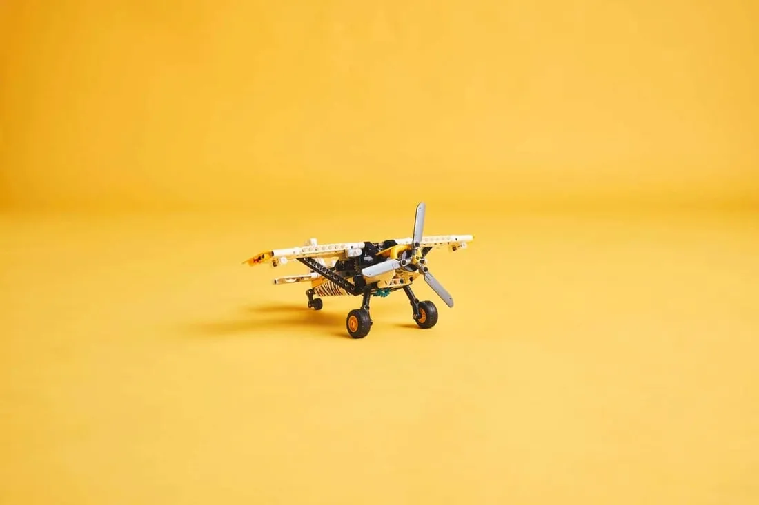lego-technic-42198-samolot-transportowy