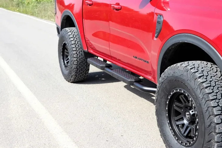stopnie-boczne-progi-model-d-ford-ranger-waga-z-opakowaniem-30-kg