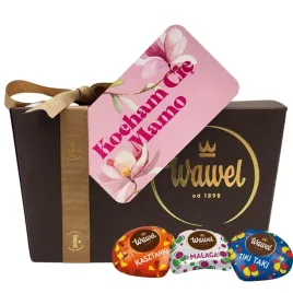 prezent-kocham-cie-mamo-czekoladki-malaga-tiki-taki-kasztanki-wawel-900g