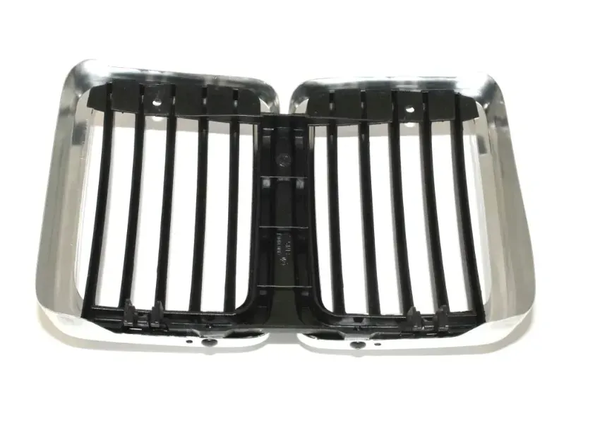grill-srodkowy-bmw-e23-od-9-1982-stan-nowy