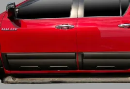 nakladki-na-drzwi-dokladki-toyota-hilux-2015-