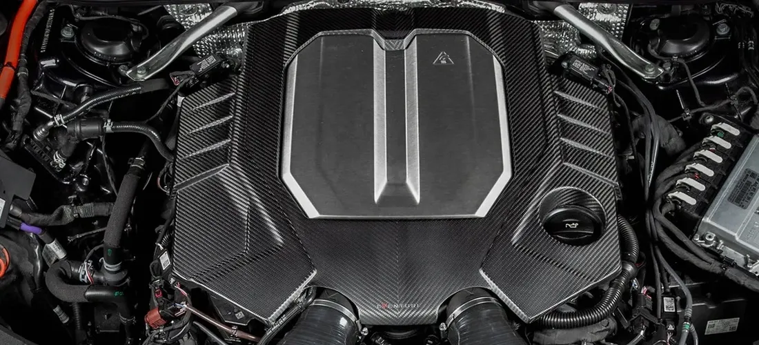 audi-rs7-c8-4-0tt-black-carbon-engine-cover-matte-eventuri