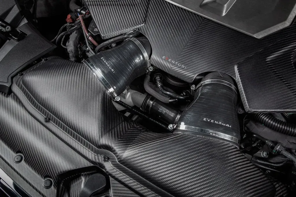 audi-rs7-c8-4-0tt-black-carbon-engine-cover-matte-eventuri