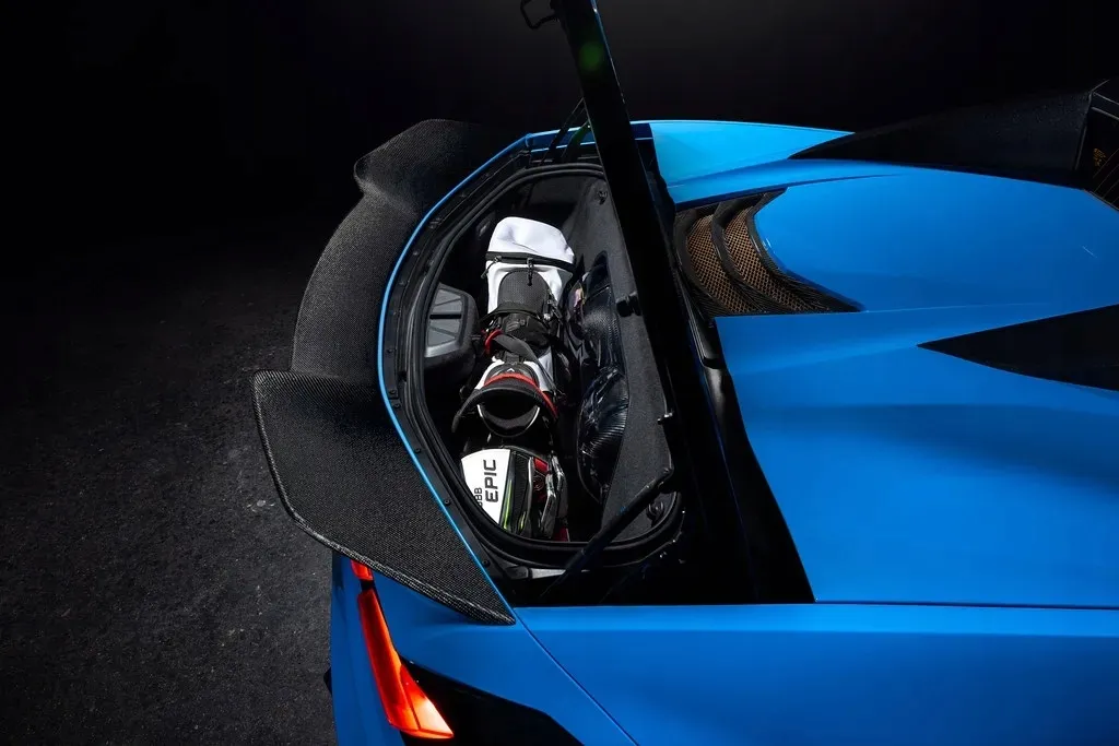 chevrolet-c8-corvette-stingray-coupe-carbon-intake-eventuri-stan-nowy