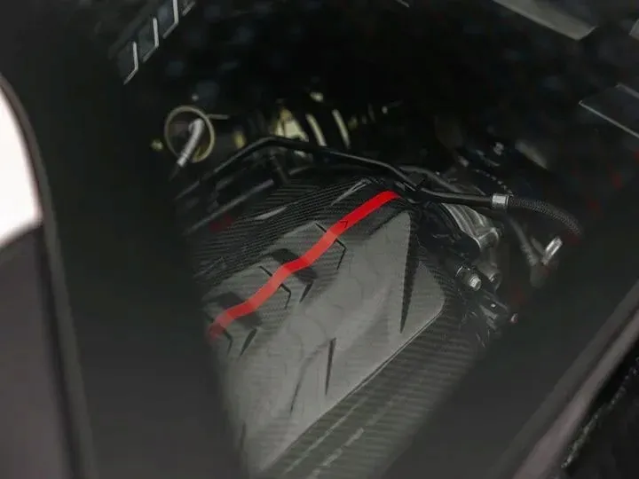 c8-corvette-stingray-carbon-engine-cover-eventuri-producent-czesci-eventuri-stan-nowy