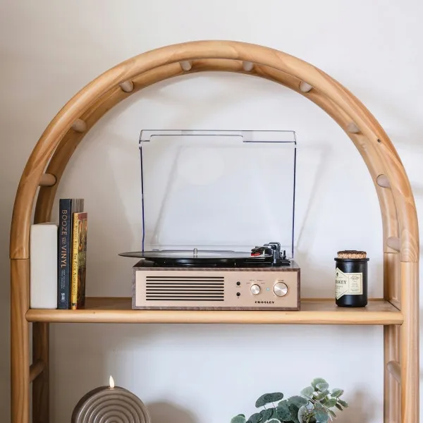 gramofon-winylowy-crosley-miles-record-player-walnut-naped-paskowy