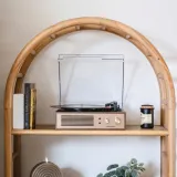 gramofon-winylowy-crosley-miles-record-player-walnut-naped-paskowy