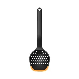 lyzka-cedzakowa-functional-form-1027302-fiskars