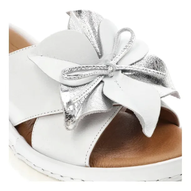 klapki-artiker-54c0538-white-silver-plec-produkt-damski