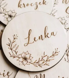 tabliczka-do-zdjec-drewniana-z-grawerem-okragla-15-cm