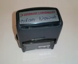 dwukolorowe-odbicie-za-zgodnosc-z-oryginalem-czerwone-faksymile-niebieskie