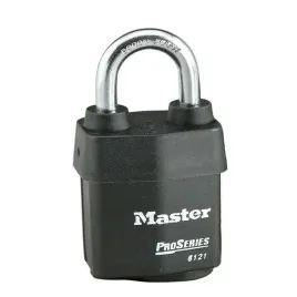klodka-antywlamaniowa-wodoszczelna-6121eurdw-masterlock-na-zewnatrz-do-bram
