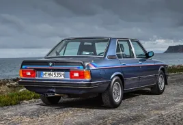 bmw-5-e12-reperaturka-blotnika-prawy-tyl-74-81-austria