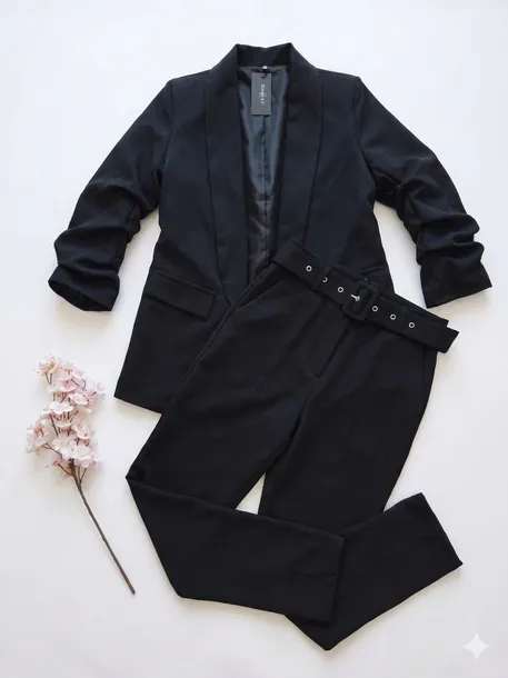 elegancki-czarny-garnitur-damski